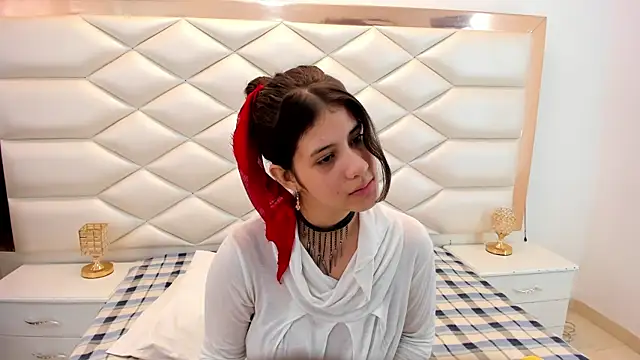 MiaQueen021 online show from February 6, 3:31 pm