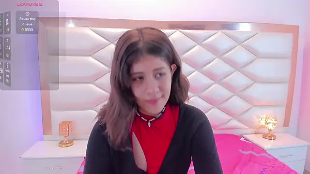 MiaQueen021 online show from March 1, 12:34 pm