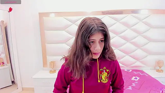 MiaQueen021 online show from March 6, 12:30 pm