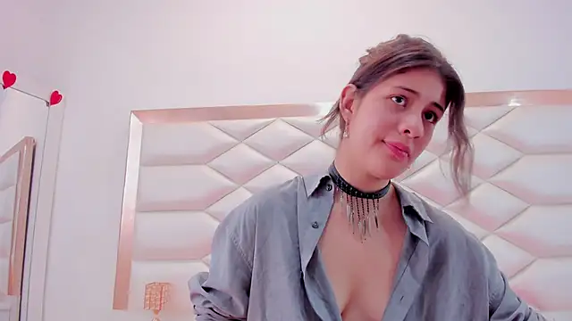 MiaQueen021 online show from March 18, 6:37 pm