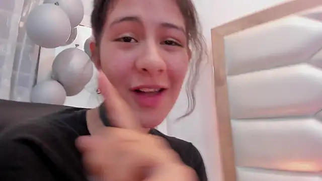 MiaQueen021 online show from March 23, 12:58 am