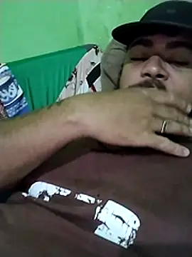 Snapshot of safado0027 chatting on December 15, 8:46 pm safado0027 online show from December 15, 8:46 pm