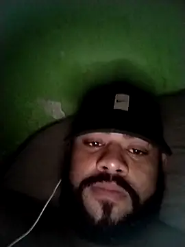 Snapshot of safado0027 chatting on April 22, 7:11 am safado0027 online show from April 22, 7:11 am