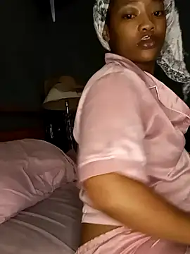 Snapshot of CaramelsexyCake chatting on December 3, 9:02 pm CaramelsexyCake online show from December 3, 9:02 pm