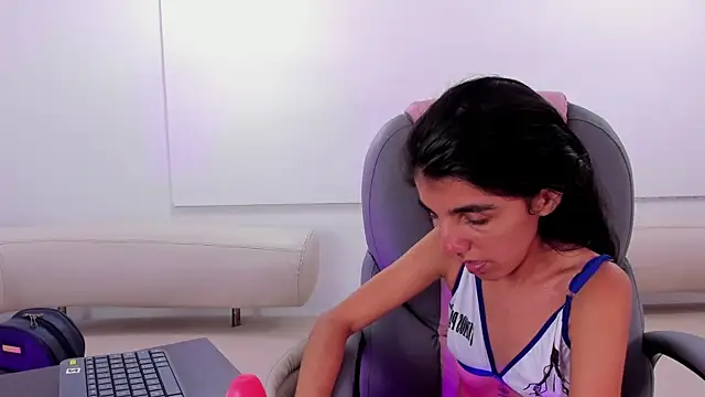 Snapshot of Valentina_slim chatting on February 2, 2:59 am Valentina slim online show from February 2, 2:59 am