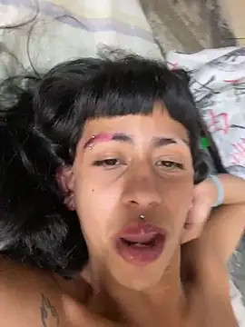 boysLittle online show from April 21, 2:51 am