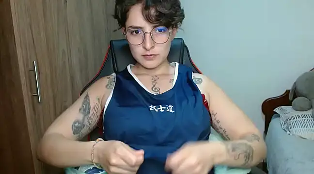 Snapshot of alex_parker07 chatting on January 14, 10:44 pm alex parker07 online show from January 14, 10:44 pm