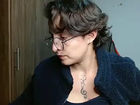 Snapshot of alex_parker07 chatting on January 31, 2:48 am alex parker07 online show from January 31, 2:48 am