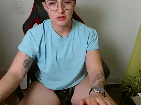 Snapshot of alex_parker07 chatting on March 14, 12:54 am alex parker07 online show from March 14, 12:54 am