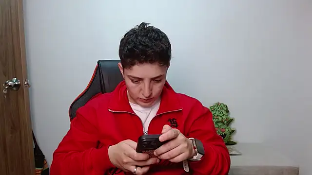 Snapshot of alex_parker07 chatting on October 3, 1:13 am alex parker07 online show from October 3, 1:13 am