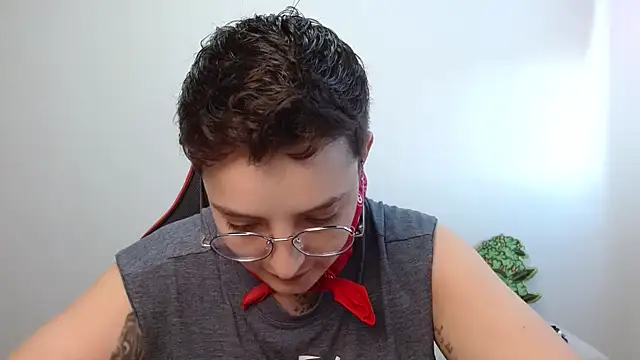 Snapshot of alex_parker07 chatting on October 5, 8:40 pm alex parker07 online show from October 5, 8:40 pm