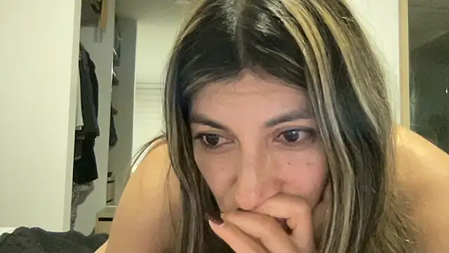 LunaBeya online show from April 20, 10:33 pm