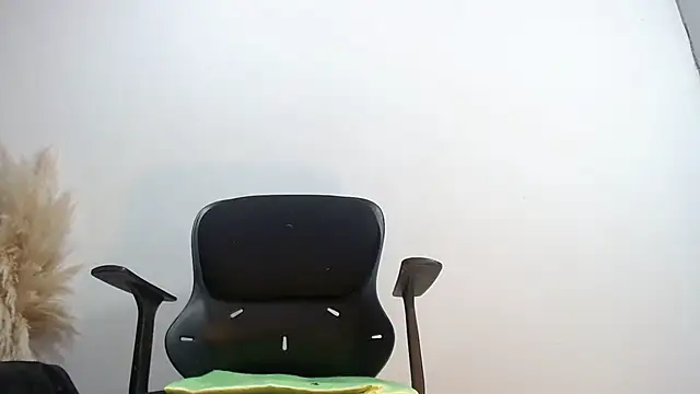 RAICHELLCOOPER1 online show from September 9, 5:34 pm