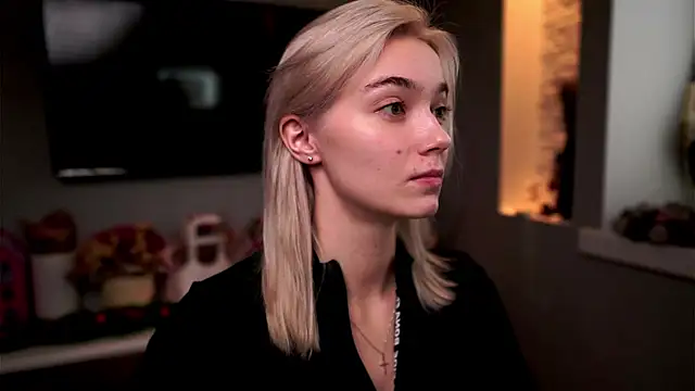 ileanacampbe online show from January 13, 7:00 am