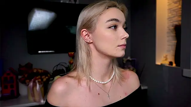 ileanacampbe online show from February 1, 5:28 am