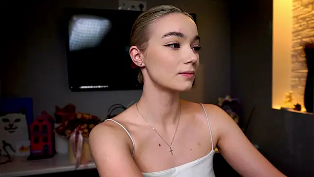 ileanacampbe online show from February 3, 5:07 am