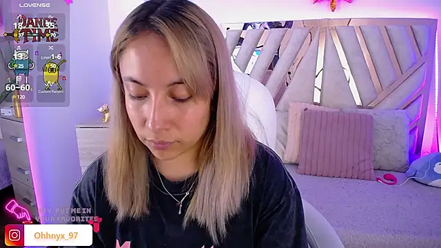 Snapshot of NyxAndria_1 chatting on January 25, 8:10 pm NyxAndria 1 online show from January 25, 8:10 pm