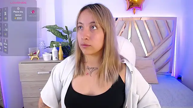 Snapshot of NyxAndria_1 chatting on January 27, 8:49 pm NyxAndria 1 online show from January 27, 8:49 pm