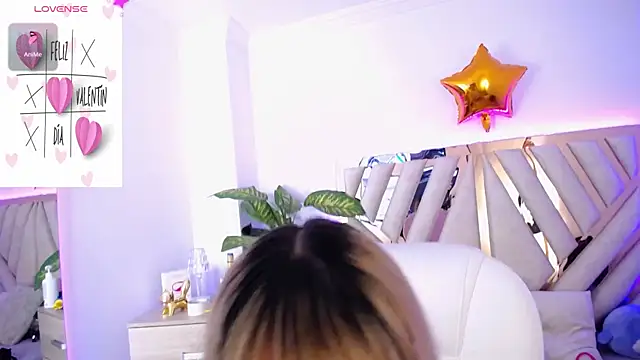 Snapshot of NyxAndria_1 chatting on February 5, 7:53 pm NyxAndria 1 online show from February 5, 7:53 pm