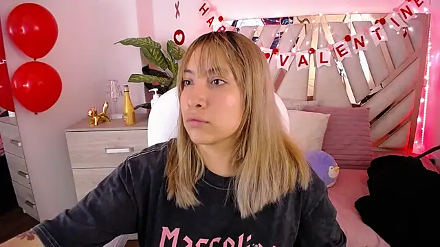 Snapshot of NyxAndria_1 chatting on February 6, 8:45 pm NyxAndria 1 online show from February 6, 8:45 pm