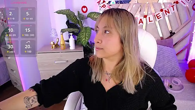 Snapshot of NyxAndria_1 chatting on February 19, 8:10 pm NyxAndria 1 online show from February 19, 8:10 pm