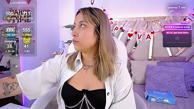 Snapshot of NyxAndria_1 chatting on March 1, 1:32 am NyxAndria 1 online show from March 1, 1:32 am