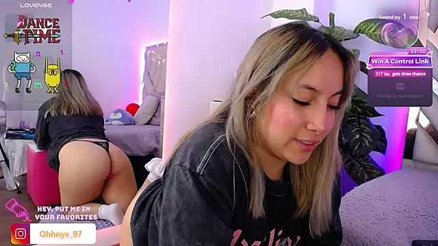 Snapshot of NyxAndria_1 chatting on March 9, 12:00 am NyxAndria 1 online show from March 9, 12:00 am