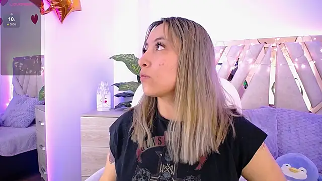 Snapshot of NyxAndria_1 chatting on March 13, 8:32 pm NyxAndria 1 online show from March 13, 8:32 pm