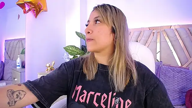 Snapshot of NyxAndria_1 chatting on March 20, 8:29 pm NyxAndria 1 online show from March 20, 8:29 pm