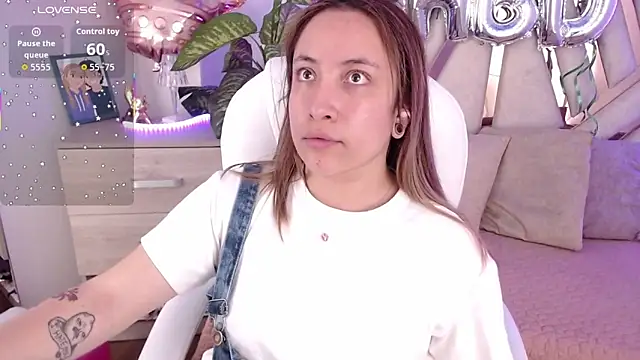 Snapshot of NyxAndria_1 chatting on October 4, 9:57 pm NyxAndria 1 online show from October 4, 9:57 pm