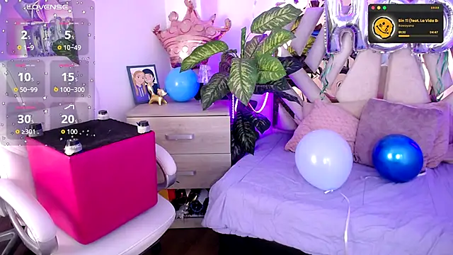 Snapshot of NyxAndria_1 chatting on October 9, 8:51 pm NyxAndria 1 online show from October 9, 8:51 pm