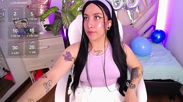 Snapshot of NyxAndria_1 chatting on October 12, 6:18 pm NyxAndria 1 online show from October 12, 6:18 pm