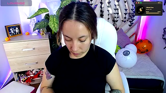 Snapshot of NyxAndria_1 chatting on November 3, 10:32 pm NyxAndria 1 online show from November 3, 10:32 pm