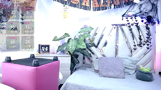 Snapshot of NyxAndria_1 chatting on November 13, 9:25 pm NyxAndria 1 online show from November 13, 9:25 pm