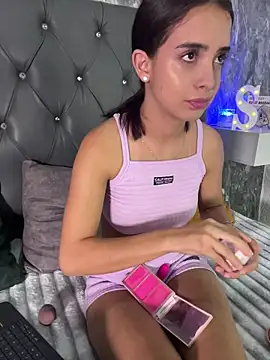 Snapshot of StefanyRousse chatting on June 3, 8:47 pm StefanyRousse online show from June 3, 8:47 pm