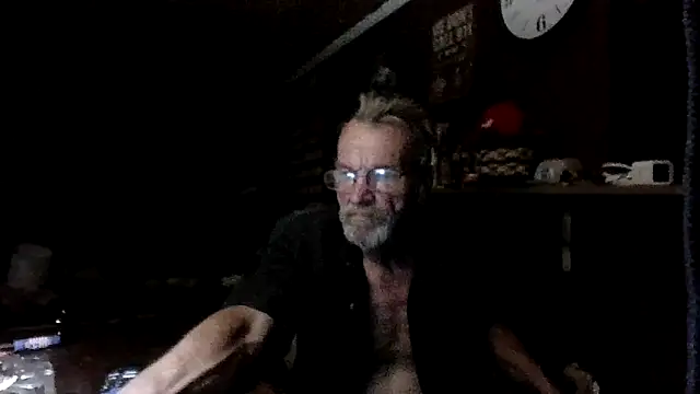 Snapshot of Aldick68 chatting on April 28, 5:56 am Aldick68 online show from April 28, 5:56 am