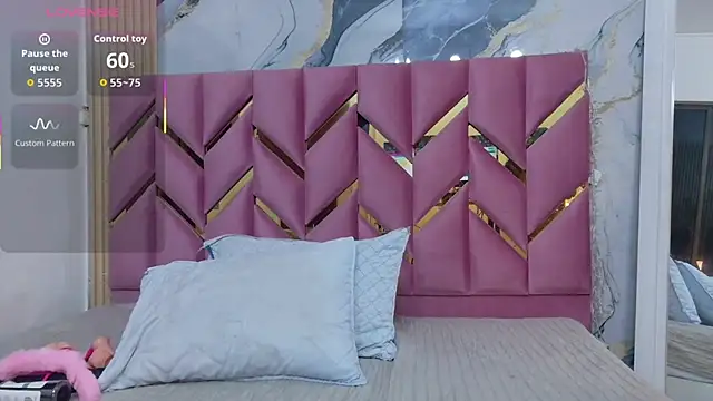 hotiergirl online show from October 16, 12:39 pm