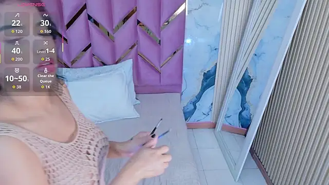 Snapshot of hotiergirl chatting on December 5, 12:03 pm hotiergirl online show from December 5, 12:03 pm