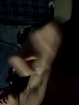 Snapshot of emmarod18 chatting on December 18, 6:52 am emmarod18 online show from December 18, 6:52 am