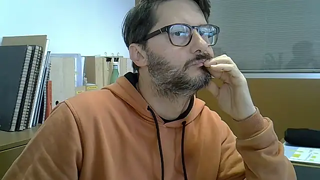 Snapshot of Cellino4 chatting on February 1, 10:15 am Cellino4 online show from February 1, 10:15 am