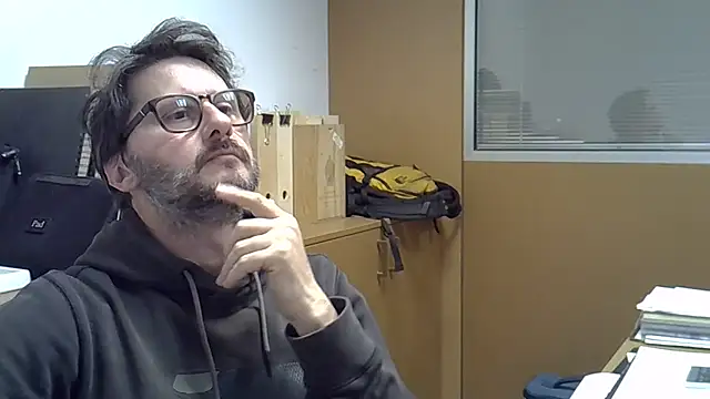 Snapshot of Cellino4 chatting on March 3, 5:07 pm Cellino4 online show from March 3, 5:07 pm