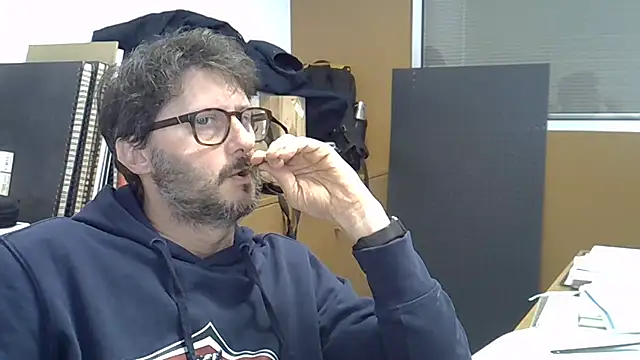 Snapshot of Cellino4 chatting on March 8, 10:43 am Cellino4 online show from March 8, 10:43 am