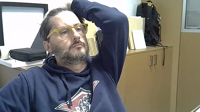 Snapshot of Cellino4 chatting on October 2, 3:52 pm Cellino4 online show from October 2, 3:52 pm