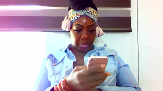chocolatechipkukky85 online show from April 22, 5:47 pm