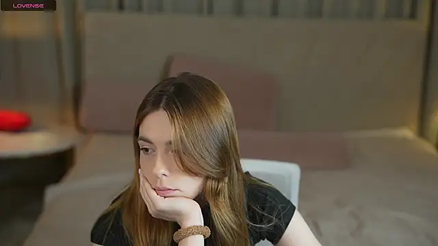 Snapshot of Lika_Secret_ chatting on September 23, 9:18 pm Lika Secret online show from September 23, 9:18 pm