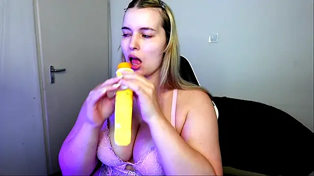 ShyHotNerd online show from July 23, 5:55 pm