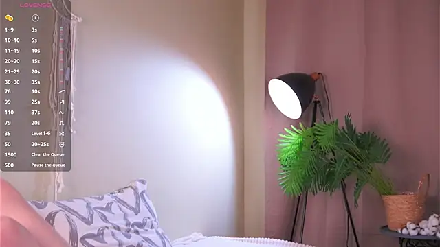 LinnHigh online show from October 24, 4:36 pm