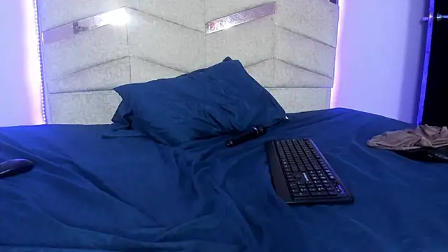 RubiSharqui  online show from February 12, 3:27 pm