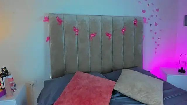 Snapshot of Dahlia_Rousse chatting on February 10, 8:21 pm Dahlia Rousse online show from February 10, 8:21 pm