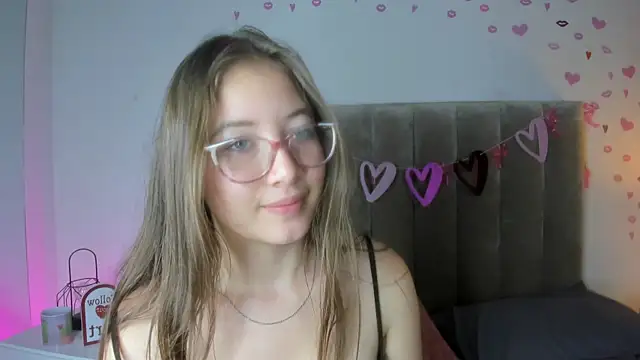 Snapshot of Dahlia_Rousse chatting on March 8, 4:28 pm Dahlia Rousse online show from March 8, 4:28 pm